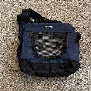 Veehoo Blue and Black Pet Travel Carrier
